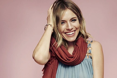 Aktorė ir modelis Sienna Miller: „Apranga padeda pasakyti, kas tu, parodo tavo kūrybingumą“