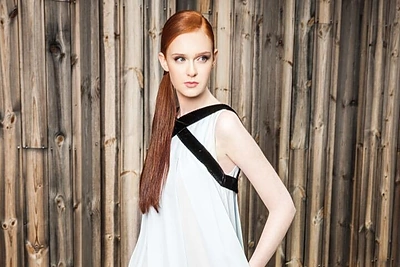 Ramunės Piekautaitės 2016 m. kokteilinių suknelių kolekcijos modelis