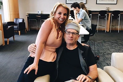 „Vedęs ir turi vaikų“ Edas O'Neillas nepažino su juo nusifotografuoti panorusios Britney Spears