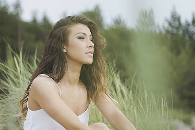 Premjera: Eglė Jakštytė pristato naują dainą „Kai nieko nereikia“ ir fotosesiją pajūryje