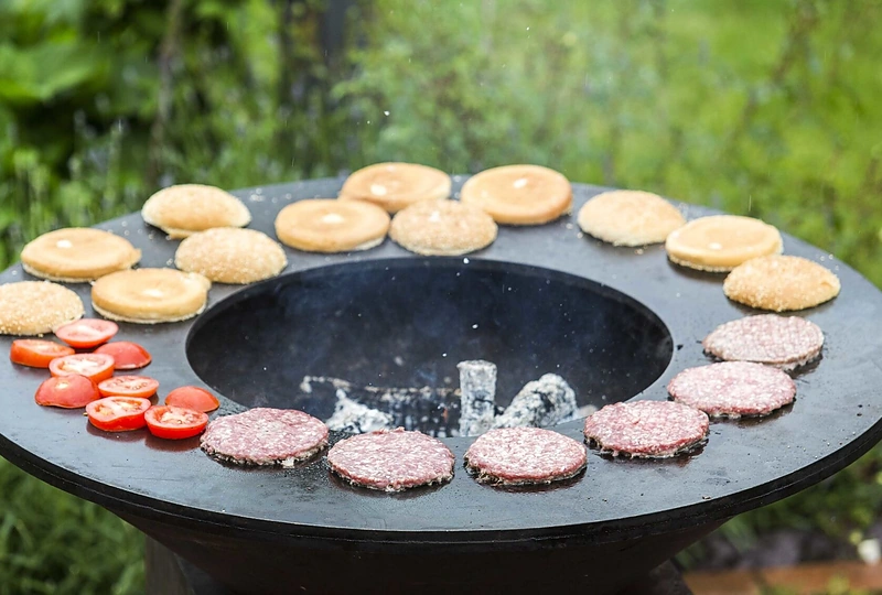 Gamtoje kepti burgeriai