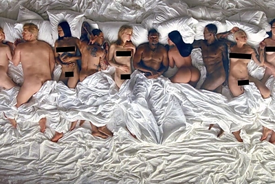 Kanye Westo provokacija: vaizdo klipe „Famous“ guli lovoje su 11 nuogų įžymybių