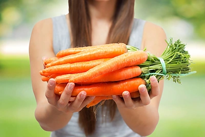 Kokios sezoninės daržovės jaunina odą?