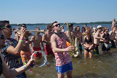 „Bliuzo naktų“ žvaigždės stebina paprastumu: jokių įgeidžių