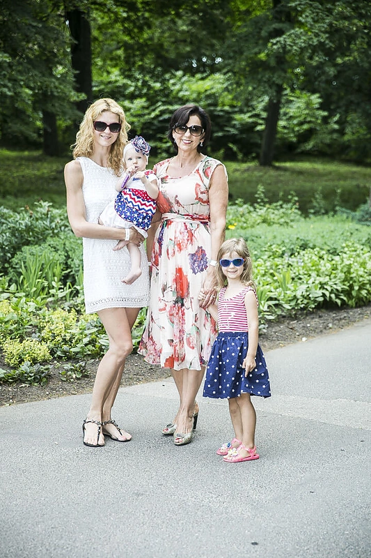 Janina Butkevičienė su dukra Indre ir anūkėmis