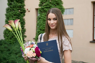 Linai Anušauskienei įteiktas magistro diplomas