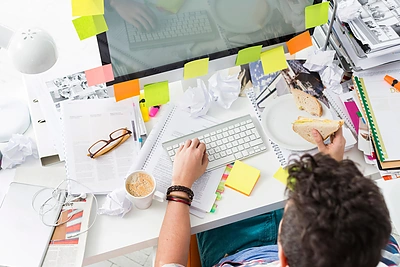 5 dalykai, kuriuos verčiau liautis daryti darbe