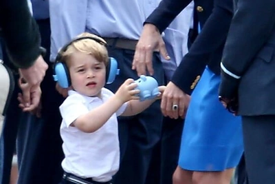 Kembridžo hercogienė Catherine su sūnumi George'u