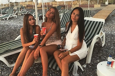 Gabrielė Grygolaitytė-Vasha su draugėmis