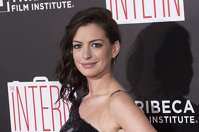 9-ojo dešimtmečio mada sugrįžo. Kaip ją pritaikyti prie savo stiliaus?