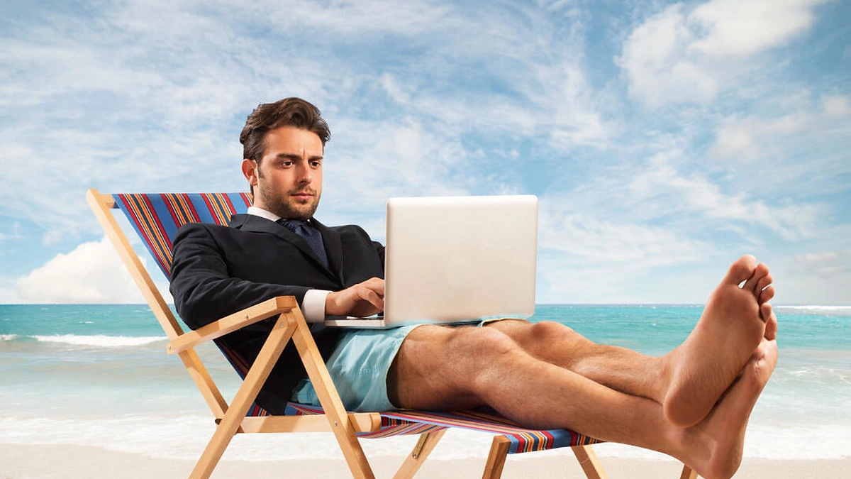 Darbas per atostogas