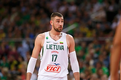 Jaunėlis Jono Valančiūno sūnus jau turi „krepšininko aprangą“