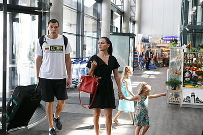 Krepšininkų artimieji oro uoste