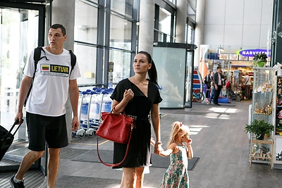 Krepšininkų artimieji oro uoste