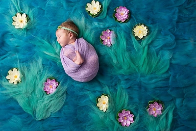 Kūdikius fotografuojanti Lindsay Walden perkelia juos į meno kūrinius