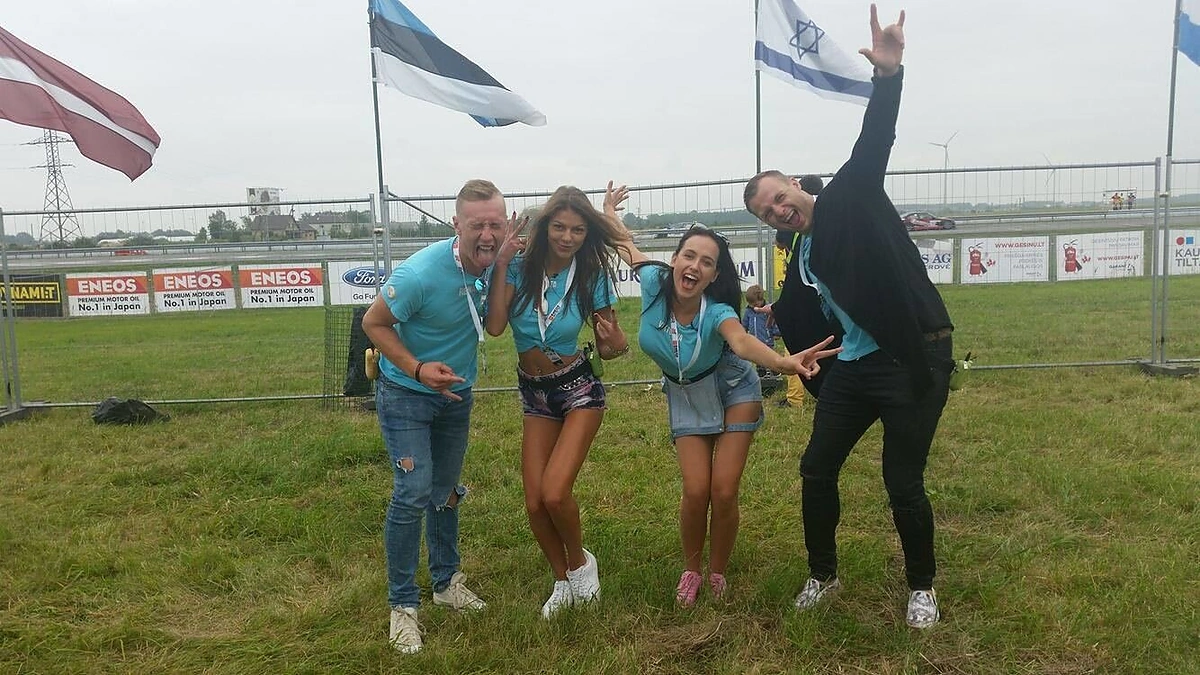 Šou dalyviai Palangos lenktynėse