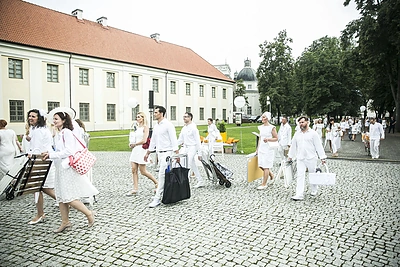 „Vakarienės baltai“ akimirka