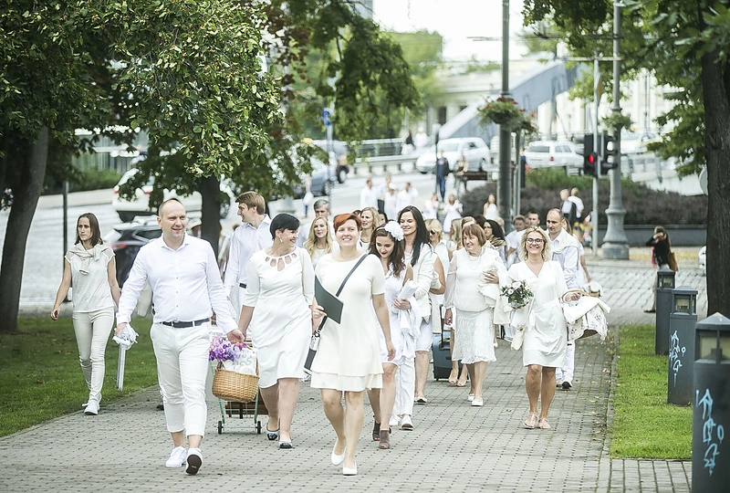 „Vakarienės baltai“ akimirka