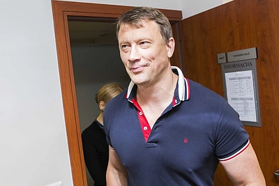 Dėl smurto prieš žmoną teisiamas A.Duonėla ginasi vaizdo įrašu: „Ne aš smurtauju, o ji mane puola“