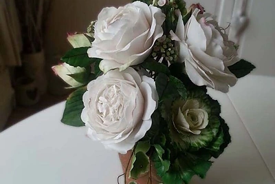 Neįtikėtinai į tikras panašios cukrinės gėlės, kurias kuria britė Christine Craig