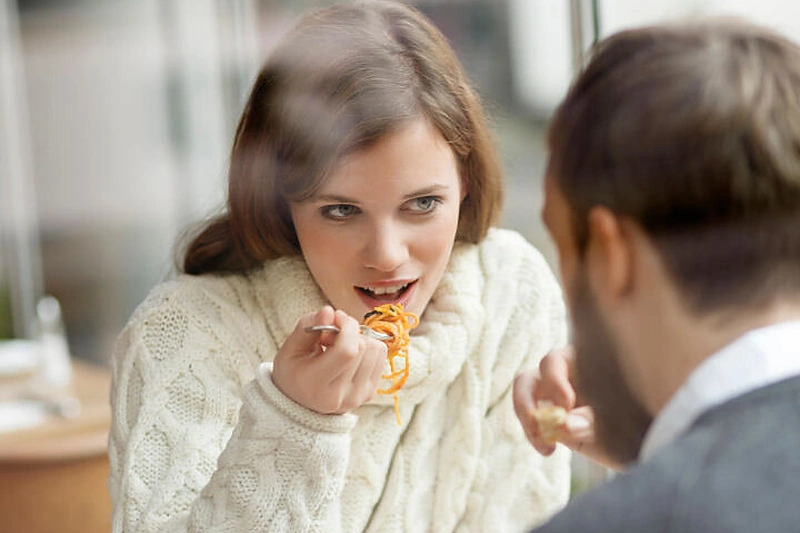 Kūno kalba: kaip suprasti, kad jai ar jam patinkate?