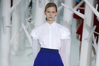 „Delpozo“ 2015 m. rudens kolekcijos modelis