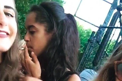 Baracko Obamos dukra muzikos festivalyje nufilmuota rūkanti: įtariama, kad tai buvo marihuana