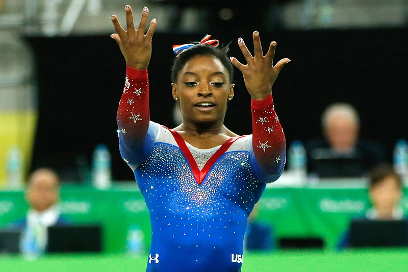 Simone Biles manikiūras