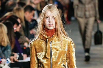 „3.1 Philip Lim“ 2016 m. rudens-žiemos kolekcijos modelis