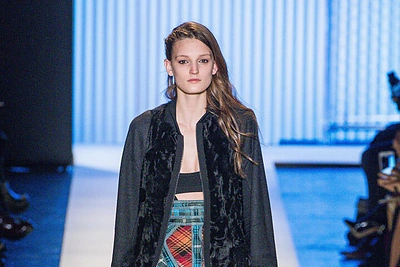 „Herve Leger by Max Azria“ 2016 m. rudens-žiemos kolekcijos modelis