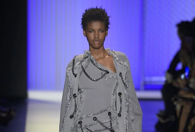 „Herve Leger by Max Azria“ 2016 m. rudens-žiemos kolekcijos modelis