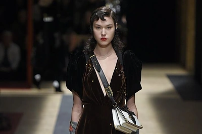 „Prada“ 2016 m. rudens-žiemos kolekcijos modelis