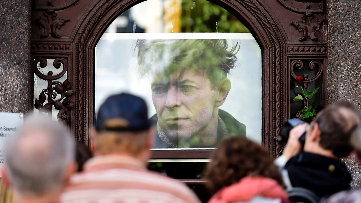 Berlyne atidengta atminimo lenta popmuzikos superžvaigždei Davidui Bowie