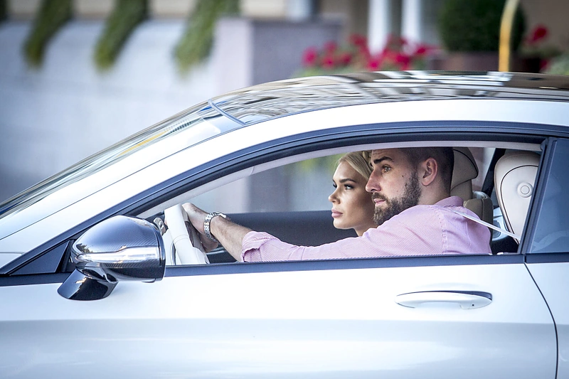 Eglė Valančiūnienė ir Jonas Valančiūnas prie „Brabus B63 Coupe“ vairo