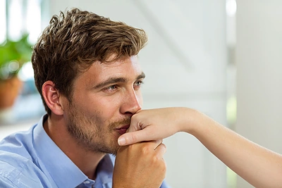 Rankos bučiavimas – gražus gestas ar atgyvena?