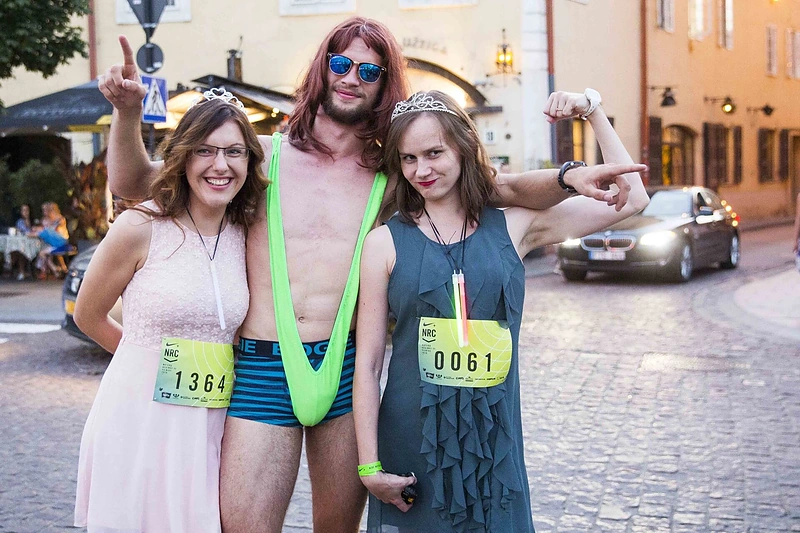 Naktinis „Nike“ moterų bėgimas