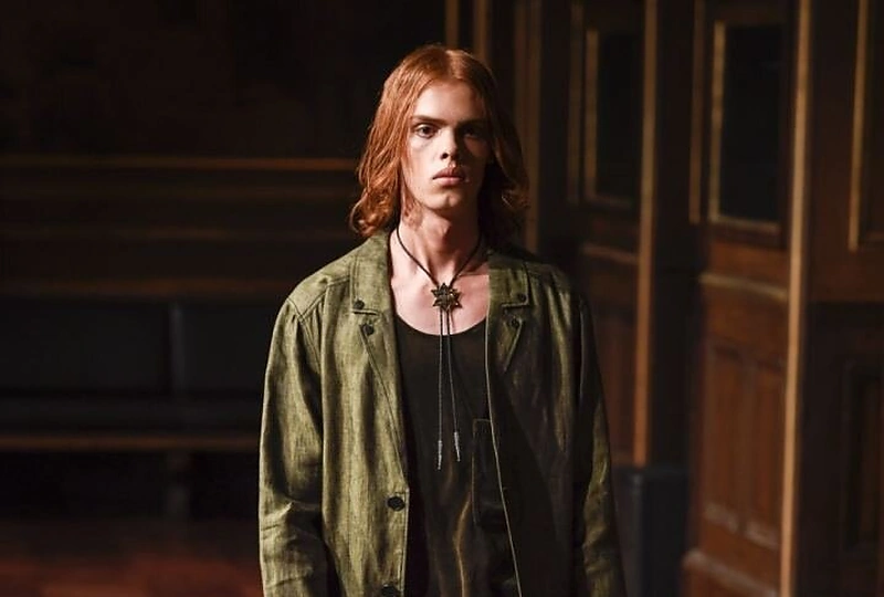 Asger Juel Larsen kolekcijos „Burned not Fried“ modelis