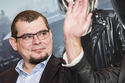 Režisierius Emilis Vėlyvis taip pat pasisakė apie dėstytoją J. Gasiūną: „Mano konfliktas su juo užsimezgė jau nuo pat pirmo kurso“