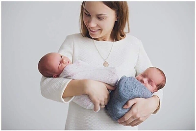 Justina Grudinskė dvynukais Pijumi ir Miku