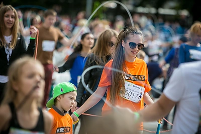 Šokinėjimo per šokdynę renginio akimirka