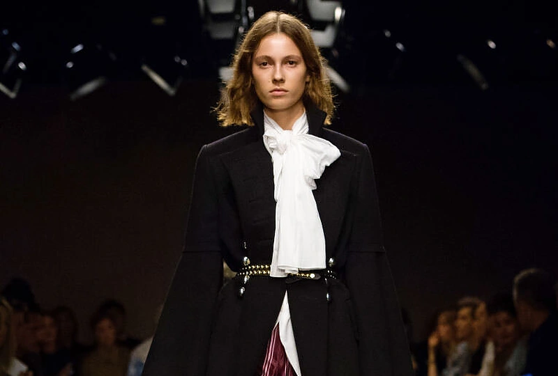 „Burberry“ 2016 m. rugsėjo kolekcijos modelis