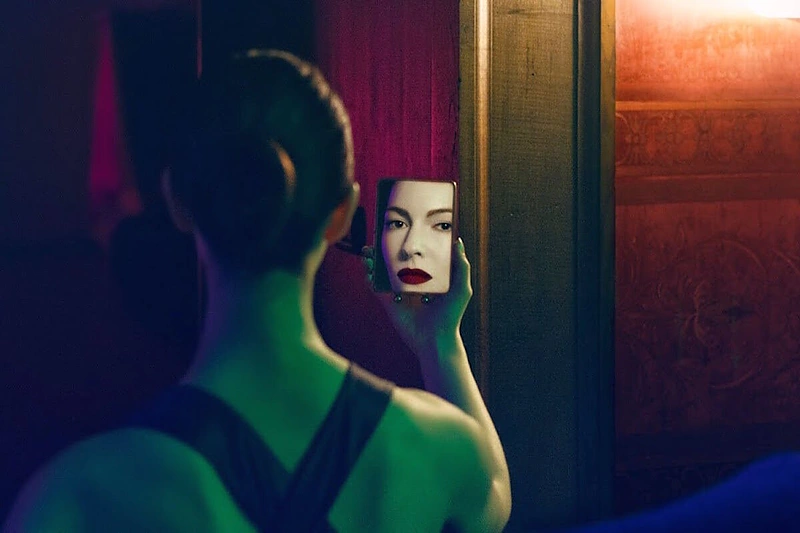 Chrysta Bell