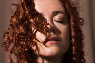 Erica Jennings skelbia „Raudonplaukės albumo pristatymo turą“ ir naujų koncertų datas