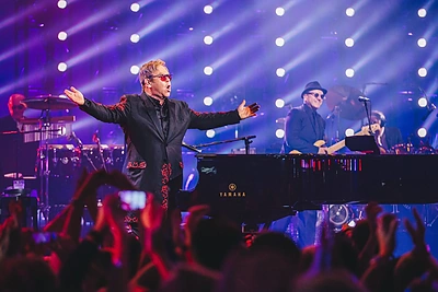 Išgirskite: Eltono Johno klasikinė daina „Can You Feel The Love Tonight“ suskambo naujai