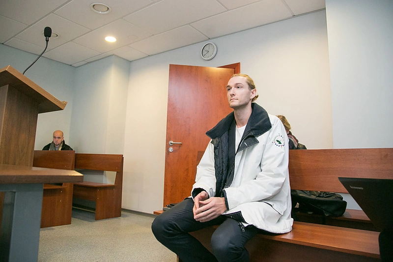 Prie „Porsche“ vairo greitį viršijęs Tautvydas Barštys į teismą atvyko gerokai vėluodamas