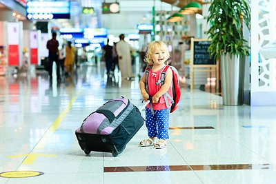 Teisininkas atsako. Teisėtas vaiko išsivežimas į užsienį: kada, kieno ir kokios formos sutikimas reikalingas