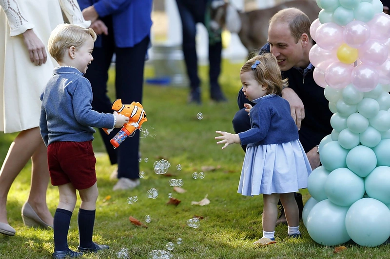 Princas Williamas su vaikais George'u ir Charlotte