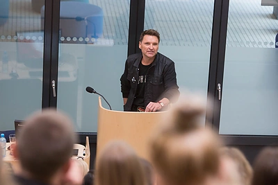 Žilvinas Grigaitis vedė paskaitą kolegijos studentams: atskleidė, kaip būti originaliam