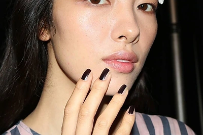 Nagų kontūravimas – būdas vizualiai pailginti nagus