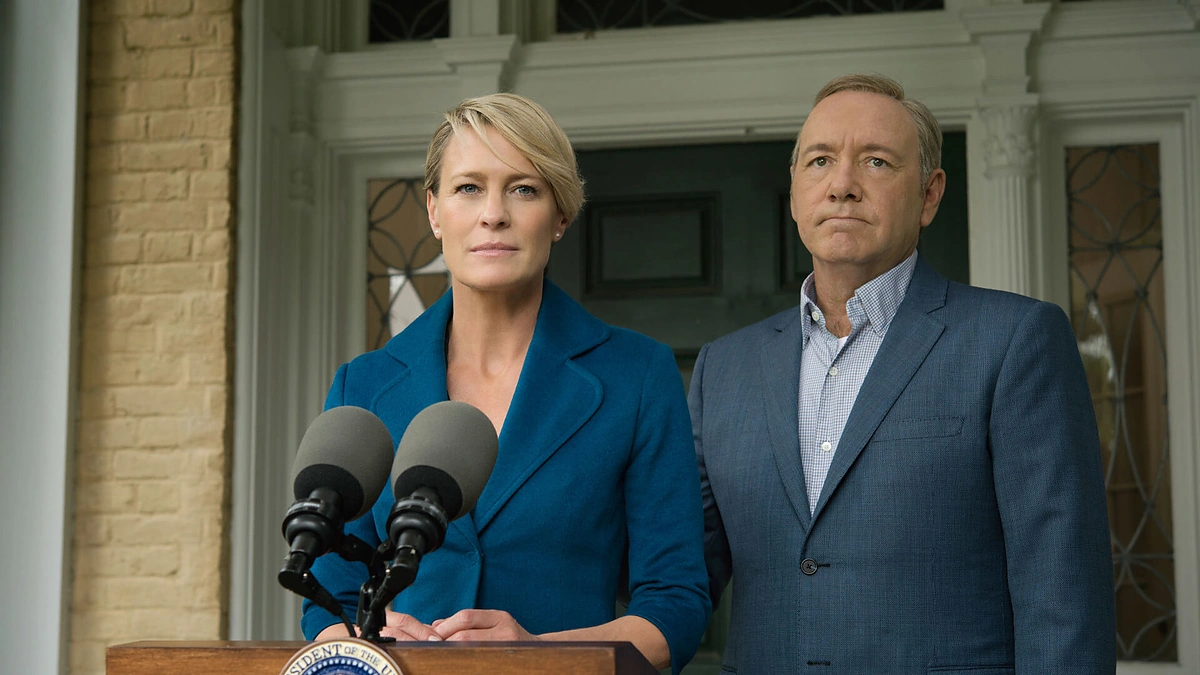 Kevinas Spacey ir Robin Wright seriale „Kortų namelis“